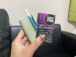 ラッキー・ストライク・ベリー・ブースト・glo hyper用のパッケージ（レビュー撮影時）