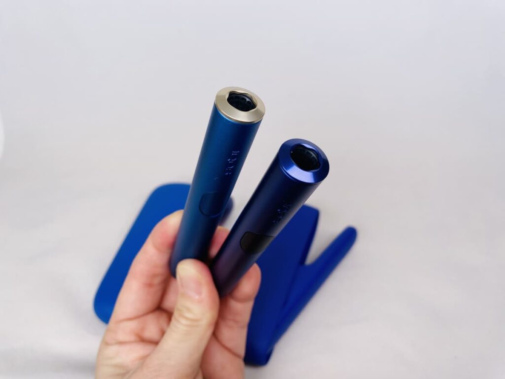 左がギャラクシーブル 右がエレクトリックパープルパープル