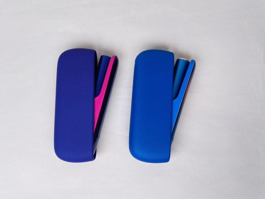 ネオンモデルとギャラクシーブルー