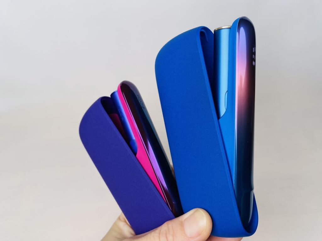 奥がミネラモデル 手前がギャラクシーブルー