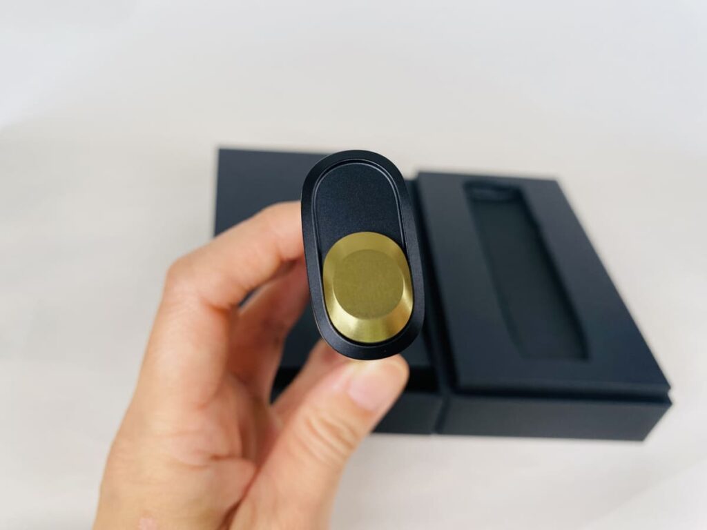 スティック挿入部分のスライドはゴールド