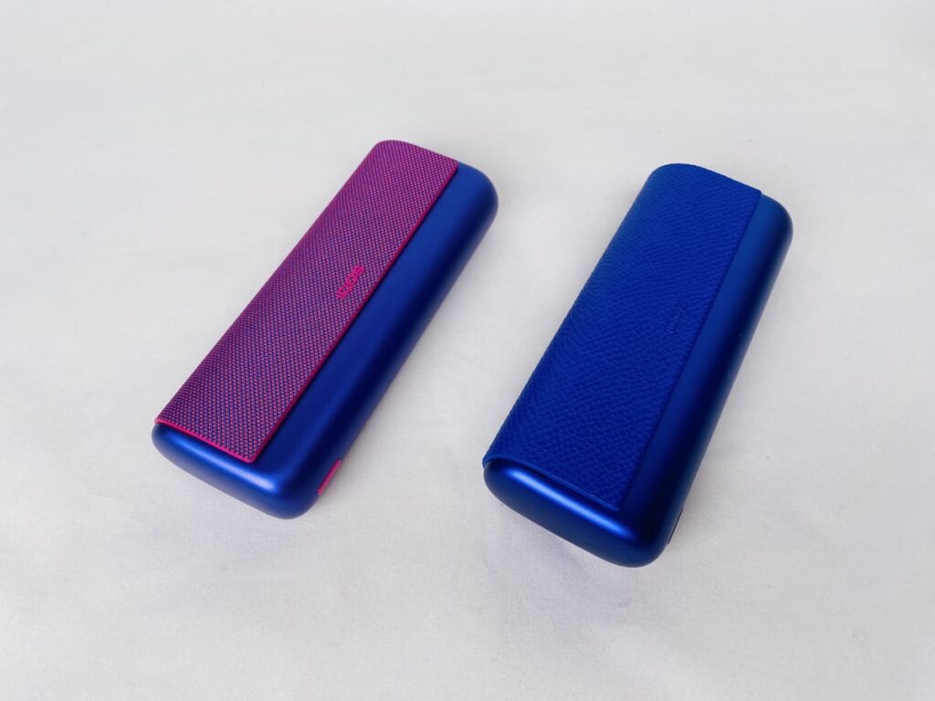 左がネオンモデル 右がエレクトリックパープル