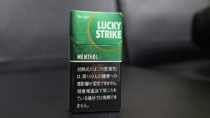 ラッキー・ストライク・メンソール・glo hyper用のパッケージ（レビュー撮影時）