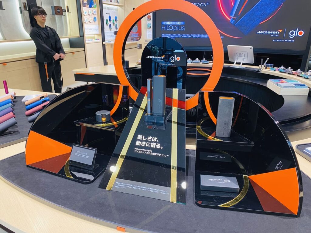 gloストア銀座にて特別展示