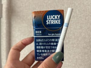 ラッキー・ストライク・リッチ・タバコ・glo hyper用のパッケージ（レビュー撮影時）