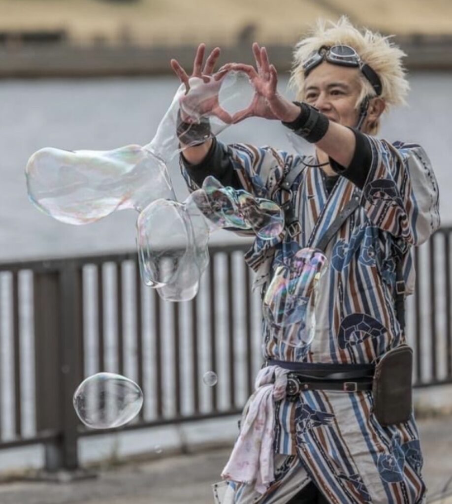 Ploom LOUNGEでシャボン玉演出を担うMr.Dai氏