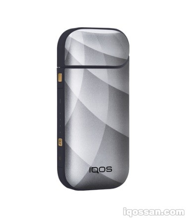 IQOS® スキン クロムシルバーをネイビーアイコスに装着